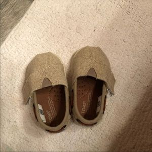 TOMS Baby shoes size 4 _ natural burlap bimini
